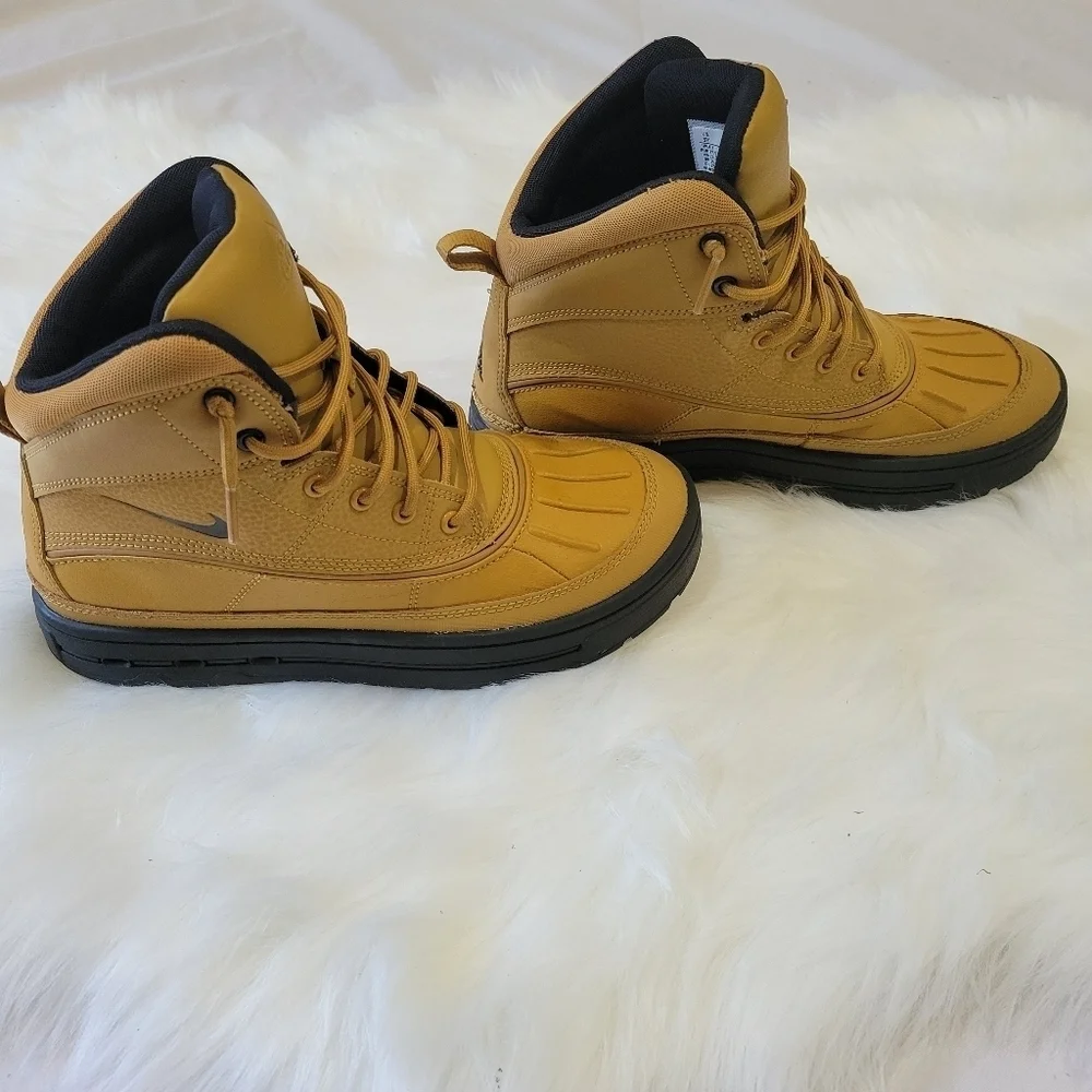 Nike ACG Tan Boots